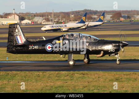 ZF 240, Shorts Tucano T1 von der Royal Air Force betrieben, am Internationalen Flughafen Prestwick, Ayrshire. Stockfoto