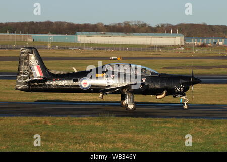 ZF 240, Shorts Tucano T1 von der Royal Air Force betrieben, am Internationalen Flughafen Prestwick, Ayrshire. Stockfoto