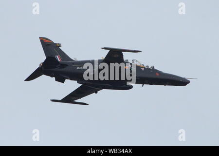 ZK011, eine BAE Systems Hawk T2 von der Royal Air Force betrieben, am Internationalen Flughafen Prestwick, Ayrshire. Stockfoto