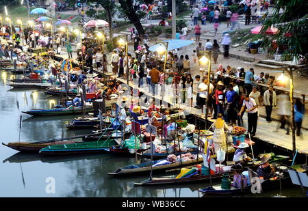 Allgemeine Ansicht der Khlong Hae Floating Market bei Sonnenuntergang Stockfoto