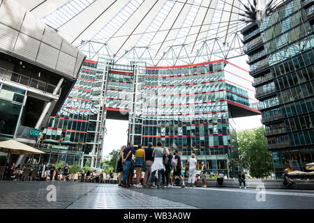 Berlin, Deutschland. 23 Aug, 2019. BERLIN, DEUTSCHLAND - 23 August. onPotsdamer Platz ist heute ein wichtiger Wohn-, kommerziellen und touristischen Zentrum von Berlin August 23, 2019 in Berlin Deutschland (Foto von Andrea Ronchini/Pacific Press) Quelle: Pacific Press Agency/Alamy leben Nachrichten Stockfoto