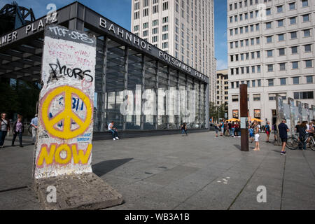 Berlin, Deutschland. 23 Aug, 2019. BERLIN, DEUTSCHLAND - 23 August. onPotsdamer Platz ist heute ein wichtiger Wohn-, kommerziellen und touristischen Zentrum von Berlin August 23, 2019 in Berlin Deutschland (Foto von Andrea Ronchini/Pacific Press) Quelle: Pacific Press Agency/Alamy leben Nachrichten Stockfoto