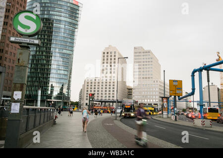 Berlin, Deutschland. 23 Aug, 2019. BERLIN, DEUTSCHLAND - 23 August. onPotsdamer Platz ist heute ein wichtiger Wohn-, kommerziellen und touristischen Zentrum von Berlin August 23, 2019 in Berlin Deutschland (Foto von Andrea Ronchini/Pacific Press) Quelle: Pacific Press Agency/Alamy leben Nachrichten Stockfoto