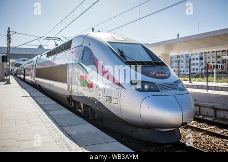 Casablanca, Marokko - 15. März 2019: High Speed Train" Al-Boraq" in Casablanca Casa Voyageurs Bahnhof. Stockfoto