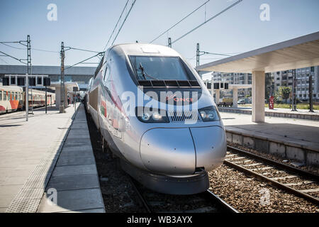 Casablanca, Marokko - 15. März 2019: High Speed Train" Al-Boraq" in Casablanca Casa Voyageurs Bahnhof. Stockfoto