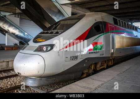 Casablanca, Marokko - 15. März 2019: High Speed Train" Al-Boraq" in Casablanca Casa Voyageurs Bahnhof. Stockfoto