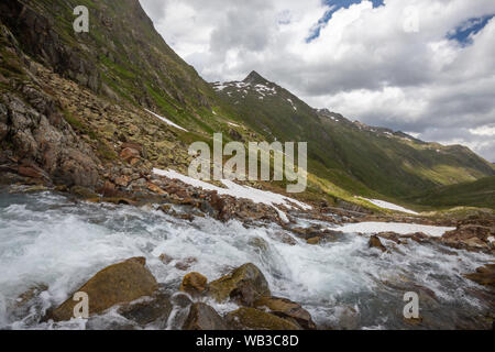 Wasserfall, Wildbach in Gößnitztal Tal. Schobergruppe Bergmassiv. Nationalpark Hohe Tauern Nationalpark. Österreichischen Alpen. Stockfoto