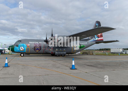 Schöne bemalte Lockheed C-130E Hercules der Pakistanischen Luftwaffe Stockfoto