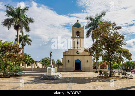 Kirche am Hauptplatz in Vinales, Kolonialstadt und ländliche Gegend berühmt für Tabak Felder, Plantagen und schöne Natur in Pinar del Rio, Kuba. Stockfoto