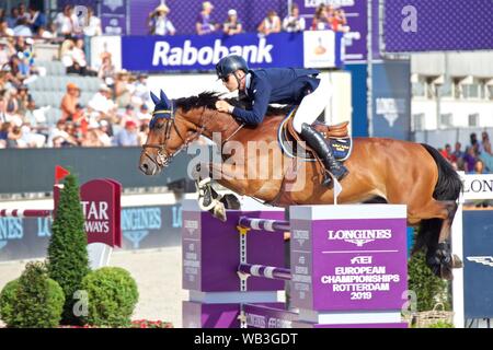 Rotterdam, die Niederlande. 23 Aug, 2019. Schweden Peder Fredricson auf H&M alles In führt während der FEI Jumping Europameisterschaft in Rotterdam, Niederlande, 23.08.2019. Quelle: Sylvia Lederer/Xinhua/Alamy leben Nachrichten Stockfoto