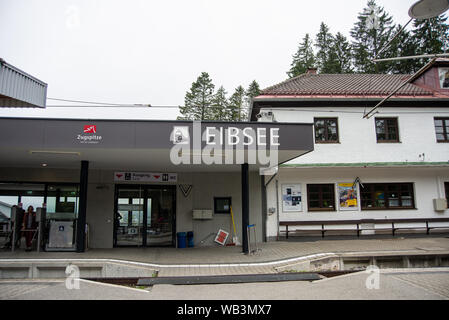 Eibsee, Germany-August 22,2019: Blick auf die zahnradbahn Bahnhof auf dem Weg zur Zugspitze. Stockfoto