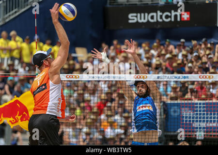 ATTACCO VON ALEXANDER BROUWER GEGEN IL BLOCK VON PAOLO NICOLAI während Gstaad Major 2019 - Tag 5 - Halbfinale - Uomini, Gstaad, Italien, 13. Jun 2019, Vo Stockfoto