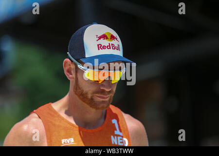 ALEXANDER BROUWER während Gstaad Major 2019 - Tag 5 - Halbfinale - Uomini, Gstaad, Italien, 13. Jun 2019, Volleyball Beachvolleyball Stockfoto