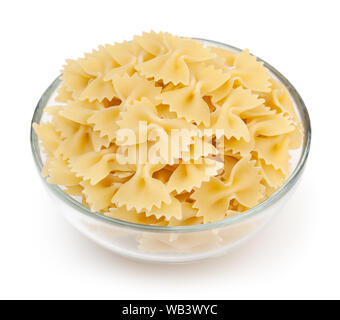 Farfalle Pasta auf weißem Hintergrund mit Freistellungspfad isoliert Stockfoto