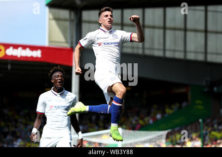 Norwich, Norfolk, Großbritannien. Norwich, Norfolk, Großbritannien. 24. August 2019; Fußball der englischen Premier League, Norwich gegen Chelsea Football Club; Maurer Berg von Chelsea feiert, als er Noten für 1-2 in der 17 Minute - Streng redaktionelle Verwendung. Keine Verwendung mit nicht autorisierten Audio-, Video-, Daten-, Spielpläne, Verein/liga Logos oder "live" Dienstleistungen. On-line-in-Match mit 120 Bildern beschränkt, kein Video-Emulation. Keine Verwendung in Wetten, Spiele oder einzelne Verein/Liga/player Publikationen Quelle: Aktion Plus Sport Bilder/Alamy leben Nachrichten Stockfoto