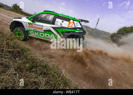 IL KALLE ROVAMPERA DICIOTTENNE, MIT LA SKORA FABIA R5 UFFICIALE, AL PASSAGGIO SULLA PROVA SPECIALE 8 während der Wrc-Rallye Italien Sardinien - Tag 02, Algh Stockfoto