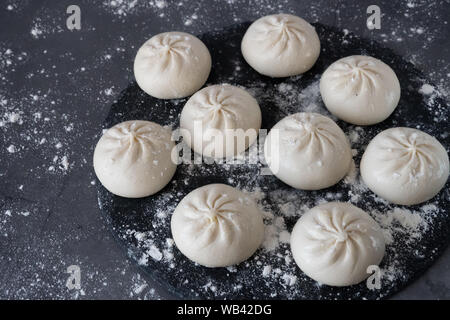 Georgische hausgemachte Speisen khinkali genannt. Georgische Küche. Freier Platz für Text. Ansicht von oben. Stockfoto