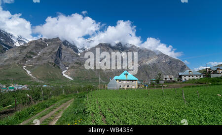 Foto von Dorf in Lahaul im Himalaya - Stockfoto