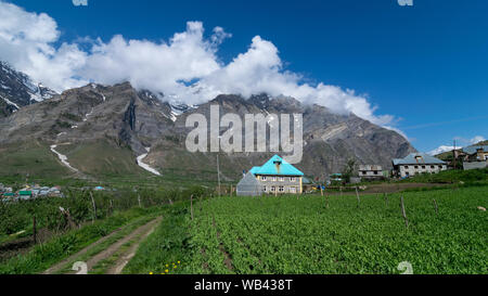 Foto von Dorf in Lahaul im Himalaya - Stockfoto