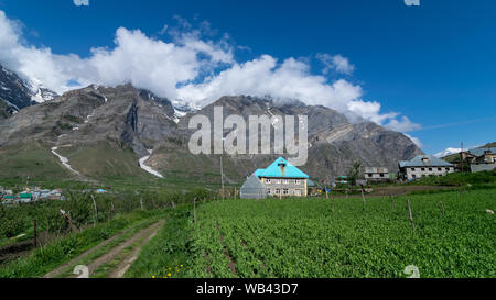 Foto von Dorf in Lahaul im Himalaya - Stockfoto