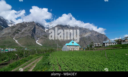 Foto von Dorf in Lahaul im Himalaya - Stockfoto