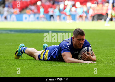London, Großbritannien. 24 Aug, 2019. TOM LINEHAM von Warrington Wolves erwärmt sich während der LADBROKES Challenge Cup Finale zwischen St Helens und Warrington Wolves im Wembley Stadion, London, England am 24. August 2019. Foto von Ken Funken. Nur die redaktionelle Nutzung, eine Lizenz für die gewerbliche Nutzung erforderlich. Keine Verwendung in Wetten, Spiele oder einer einzelnen Verein/Liga/player Publikationen. Credit: UK Sport Pics Ltd/Alamy leben Nachrichten Stockfoto