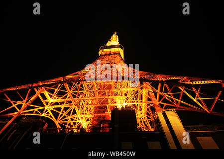 Blick auf die Straße von Tokyo Tower bei Nacht, in Japan Stockfoto