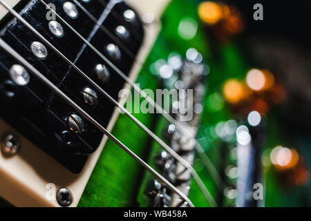 Bis die Nahaufnahmen von einem schönen Brauch grün Gitarre Stockfoto