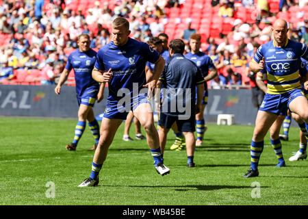 London, Großbritannien. 24 Aug, 2019. TOM LINEHAM von Warrington Wolves erwärmt sich während der LADBROKES Challenge Cup Finale zwischen St Helens und Warrington Wolves im Wembley Stadion, London, England am 24. August 2019. Foto von Ken Funken. Nur die redaktionelle Nutzung, eine Lizenz für die gewerbliche Nutzung erforderlich. Keine Verwendung in Wetten, Spiele oder einer einzelnen Verein/Liga/player Publikationen. Credit: UK Sport Pics Ltd/Alamy leben Nachrichten Stockfoto