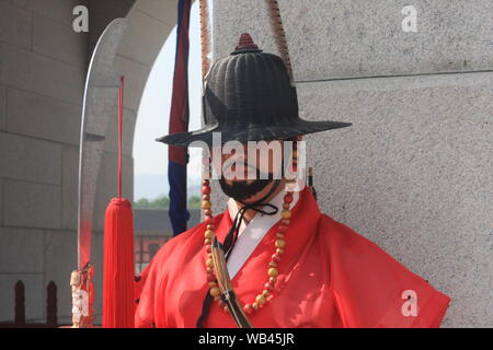 Blick auf die Stadt Seoul, Straßen und Tempel in Südkorea Stockfoto