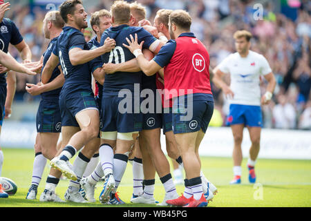 Schottland Spieler feiern mit Chris Harris, nachdem er Schottland's zweiter Versuch während der internationalen Freundschaftsspiel bei BT Murrayfield, Edinburgh gezählt. Stockfoto