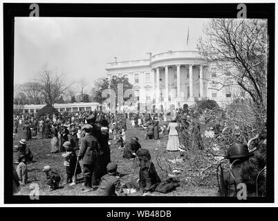 Osterei ROLLING, WHITE HOUSE Abstract / Medium: 1 Negativ: Glas; 5 x 7 in. oder kleiner Stockfoto