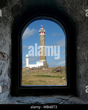 Blick durch den Stein Fenster der Leuchtturm in Jose Ignacio in der Nähe von Punta del Este, Atlantikküste, Uruguay Stockfoto