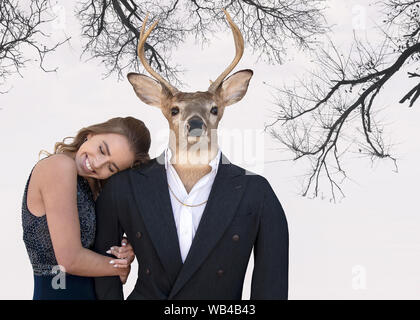 Lächelnd Jugendmädchen und Big Buck einen Tuxedo auf Ast Hintergrund Stockfoto