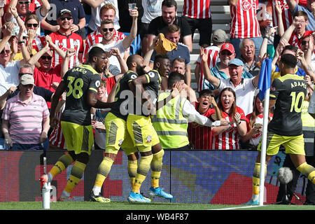 Brighton, UK. 24 Aug, 2019. Southampton, Moussa Djenepo feiert sein Ziel während der Premier League Match zwischen Brighton und Hove Albion und Southampton an der American Express Community Stadium, Brighton und Hove am Samstag, den 24. August 2019. (Credit: Jon Bromley | MI Nachrichten) Credit: MI Nachrichten & Sport/Alamy leben Nachrichten Stockfoto