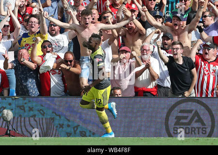 Brighton, UK. 24 Aug, 2019. Southampton, Moussa Djenepo feiert sein Ziel während der Premier League Match zwischen Brighton und Hove Albion und Southampton an der American Express Community Stadium, Brighton und Hove am Samstag, den 24. August 2019. (Credit: Jon Bromley | MI Nachrichten) Credit: MI Nachrichten & Sport/Alamy leben Nachrichten Stockfoto