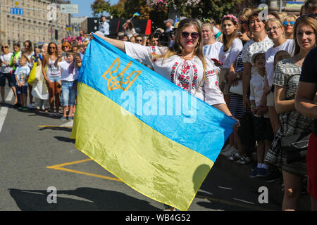 Kiew, Ukraine. 24 Aug, 2019. Ukrainischen Veteranen des Konflikts im Osten der Ukraine, Ehrenamtliche, Mitglieder der Freiwilligentätigkeit Bataillone und Verwandte von ukrainischen Soldaten, die während eines Konflikts gestorben an der März der Ukraine Verteidiger sich den 'Independence Day' Feier in der Innenstadt von Kiew, Ukraine, 24. August 2019. Die ukrainer Mark zum 28. Jahrestag der Unabhängigkeit der Ukraine. Credit: sergii Kharchenko/ZUMA Draht/Alamy leben Nachrichten Stockfoto