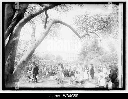 Osterei rolling, 1921, 3/28/21 Abstract / Medium: 1 Negativ: Glas; 5 x 7 in. oder kleiner Stockfoto