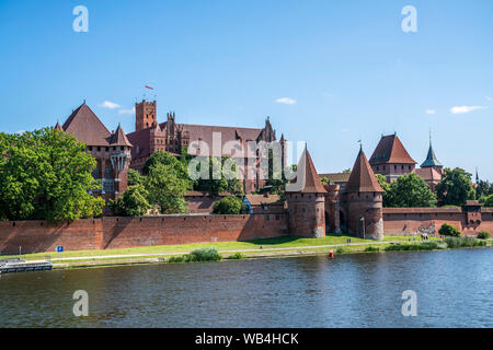 Sterben, mittelalterliche Ordensburg Marienburg des Deutschen Ordens am Fluss Fluß Nogat, Malbork, Polen, Europa | Das Schloss des Deutschen Ordens an der Nog Stockfoto