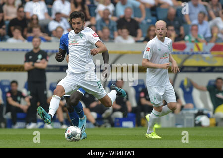 Sinsheim, Deutschland. 24 Aug, 2019. Sinsheim, Deutschland 24. August 2019 - 1.BL-19/20 - TSG Hoffenheim 1899 gegen Deutschland. Werder Bremen Nuri Sahin (Werder Bremen) an der Kugel | Verwendung der weltweiten Kredit: dpa/Alamy leben Nachrichten Stockfoto