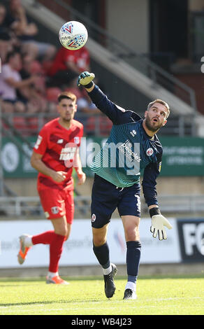 London, Großbritannien. 24 Aug, 2019. Die Crawley Glenn Morris während der Sky Bet Liga eine Übereinstimmung zwischen Leyton Orient und Crawley Town im Brisbane Road in London. Quelle: Tele Images/Alamy leben Nachrichten Stockfoto