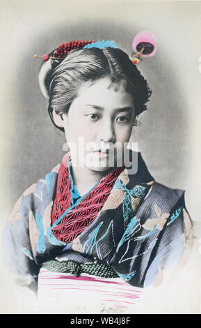 [1880s Japan - Japanische Frau im Kimono] - ein schönes Porträt einer Frau im Kimono. Dieses Foto war extrem populär während der späten 1800er und gerade über jedes große Fotografen, die während dieser Zeit aktiv war, zugeschrieben wurde. 19 Vintage albumen Foto. Stockfoto