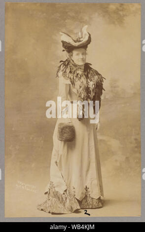 Edith Kermit Carow Roosevelt, full-length Portrait, stehend, nach vorne Abstract / Medium: 1 Fotoabzug. Stockfoto