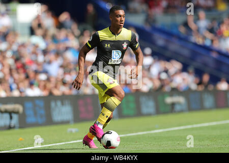 Brighton, UK. 24 Aug, 2019. Southampton defender Yan Valery in Aktion während der Premier League Match zwischen Brighton und Hove Albion und Southampton an der American Express Community Stadium, Brighton und Hove am Samstag, den 24. August 2019. (Credit: Jon Bromley | MI Nachrichten) Credit: MI Nachrichten & Sport/Alamy leben Nachrichten Stockfoto