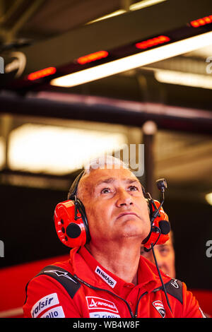 Towcester, Northamptonshire, Großbritannien. 24 Aug, 2019. Ducati Team Mitglied während der 2019 GoPro Britischen Grand Prix Moto GP in Silverstone Circuit. Credit: Gergo Toth/Alamy leben Nachrichten Stockfoto