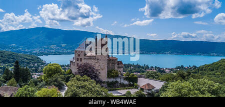 Annecy Stadt, See und das Schloss von oben, im Südosten von Frankreich Stockfoto