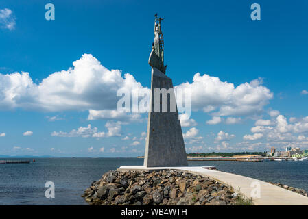 Nessebar, Bulgarien vom 15. Juli 2019. Statue des Hl. Nikolaus in Nessebar in Bulgarien. Eine beliebte Sehenswürdigkeit in Nessebar. An der causeway Anschluss entfernt Stockfoto