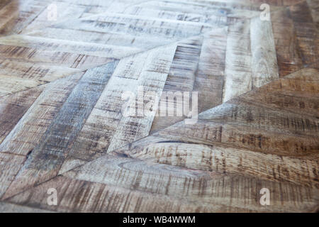 Vintage Holzparkett Hintergrund. Draufsicht auf Holzstruktur. Fischgrätmuster, Chevron-Bodenmuster. Stockfoto