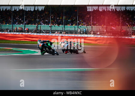 Towcester, Northamptonshire, Großbritannien. 24 Aug, 2019. Moto3-Fahrer während der 2019 GoPro Britischen Grand Prix Moto GP in Silverstone Circuit. Credit: Gergo Toth/Alamy leben Nachrichten Stockfoto