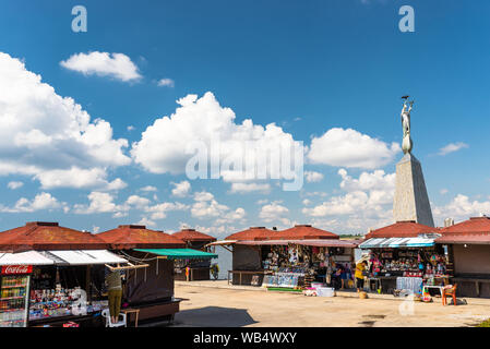 Nessebar, Bulgarien vom 15. Juli 2019. Statue des Hl. Nikolaus in Nessebar in Bulgarien. Eine beliebte Sehenswürdigkeit in Nessebar. An der causeway Anschluss entfernt Stockfoto